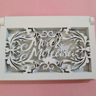 Cutie pentru verighete din lemn „Mire & Mireasă” – Model Elegant