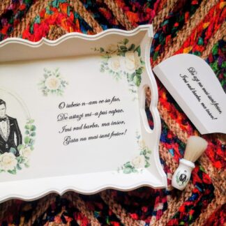 Set gatit mire personalizat cu tava, paleta si perie pentru barbierit, decor floral elegant