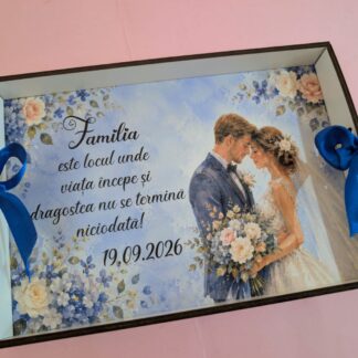 Tava de gatit personalizata pentru miri cu model floral albastru si mesaj personalizat